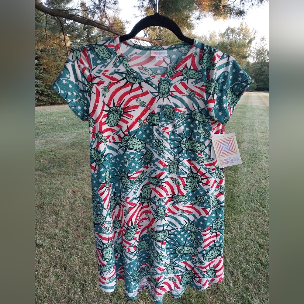 LulaRoe Girls Scarlett dress Size 10. Patriotic pattern. NWT.